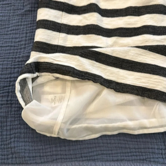 ANN TAYLOR Linen Blend Black and White Stripe Short Sleeve Blouse Size Small - Picture 4 of 7